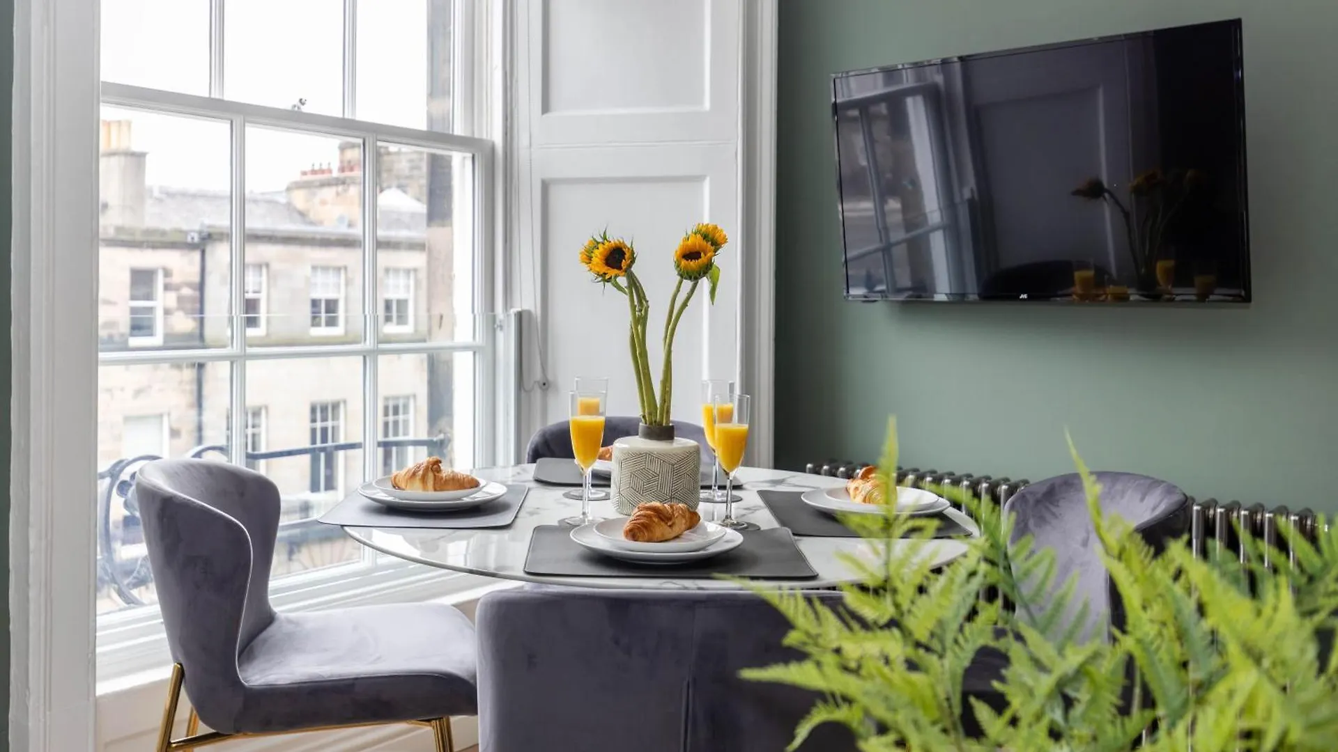 Dragon Suites Luxury Serviced Apartments At Walker Street Edinburgh