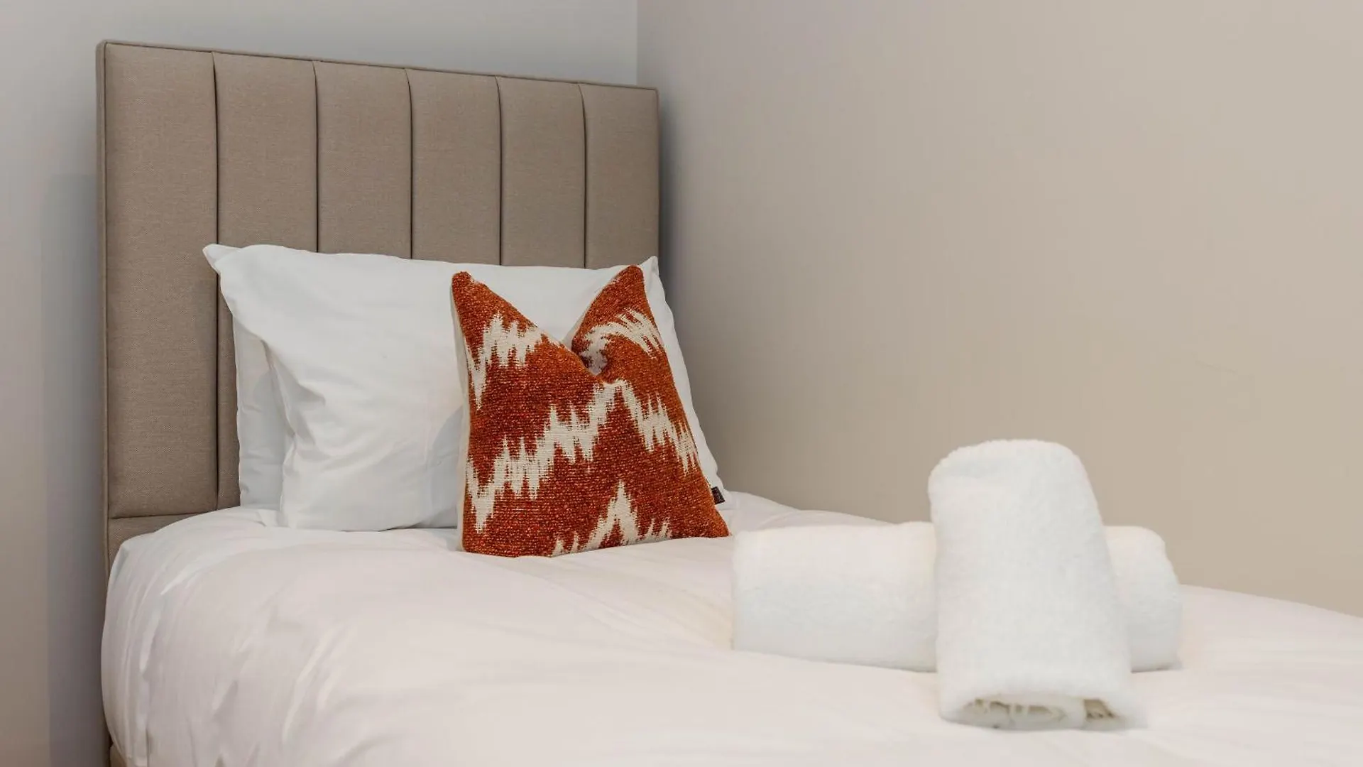 Dragon Suites Luxury Serviced Apartments At Walker Street Edinburgh United Kingdom